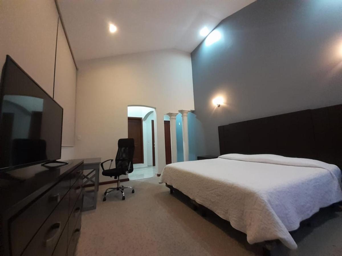 Hotel Candelero Yuriria Kültér fotó