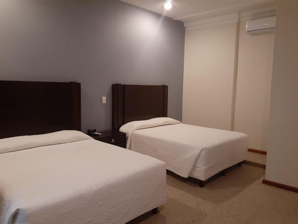 Hotel Candelero Yuriria Kültér fotó
