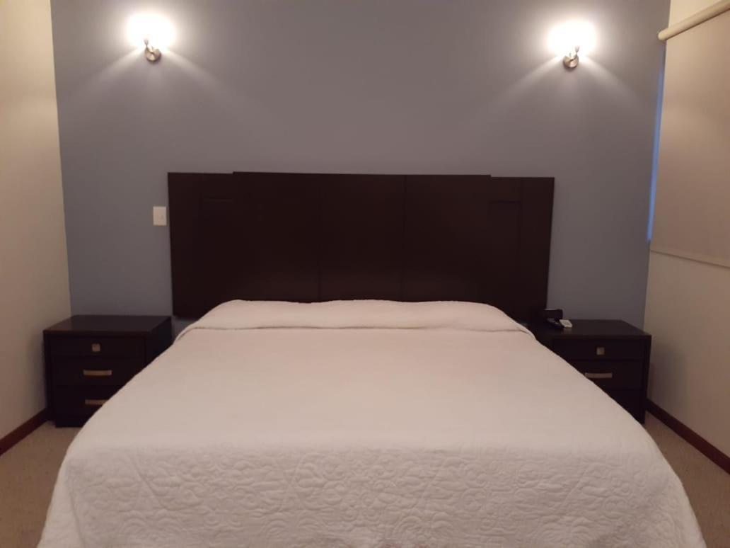 Hotel Candelero Yuriria Kültér fotó