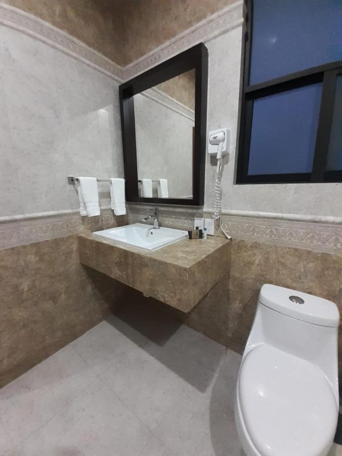 Hotel Candelero Yuriria Kültér fotó